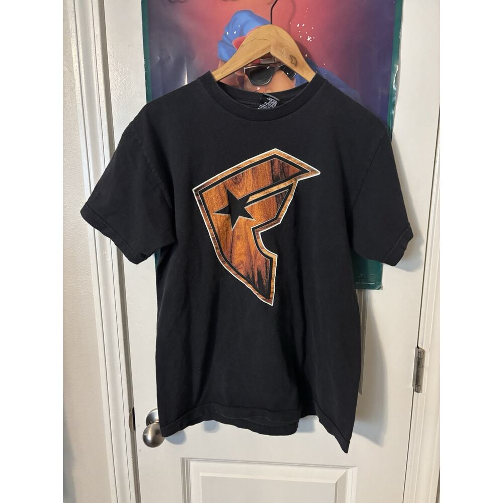 black famous stars and straps F T-shirt size M Y2k
